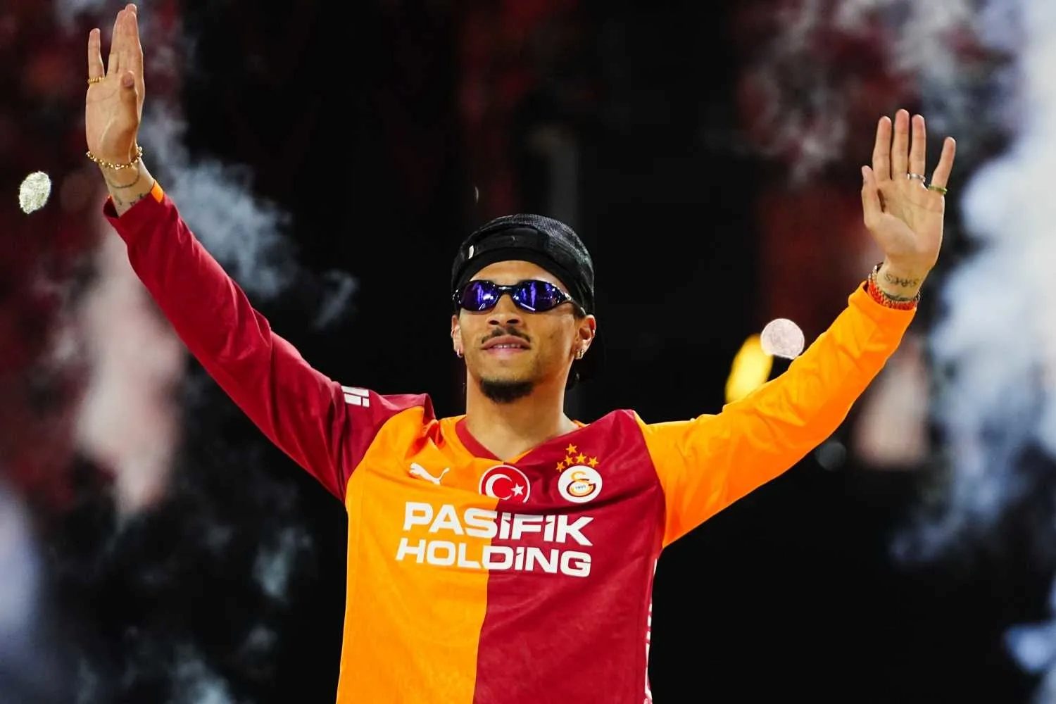 Galatasaray'da yıldız futbolcudan kritik karar! Ekipte kalacak 8 galatasarayda yildiz futbolcudan kritik karar ekipte kalacak 6 ZpdhkwMz