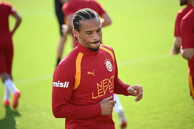 Galatasaray'da yıldız futbolcudan kritik karar! Ekipte kalacak 9 galatasarayda yildiz futbolcudan kritik karar ekipte kalacak 7