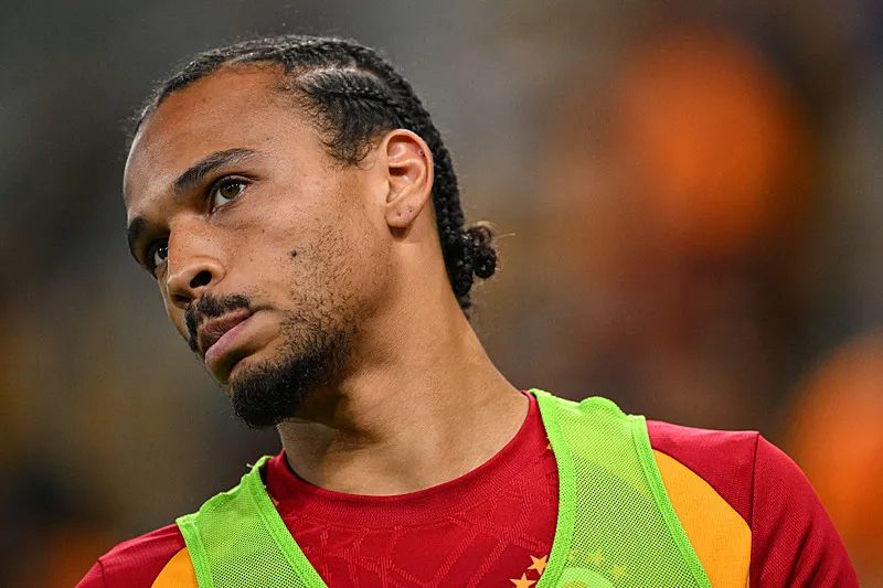 Galatasaray'da yıldız futbolcudan kritik karar! Ekipte kalacak 11 galatasarayda yildiz futbolcudan kritik karar ekipte kalacak 9 CAnXazRf