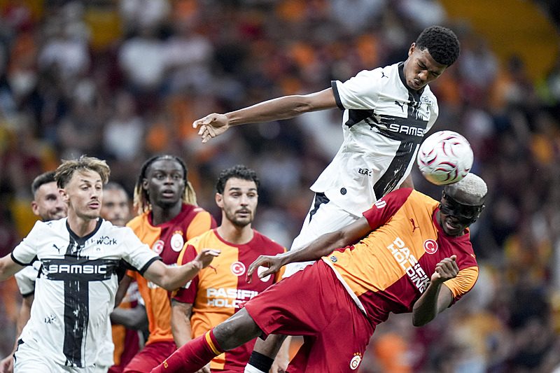 galatasaraydan genc stoper hamlesi mac oncesi gorusuldu 6 vReb2NNl