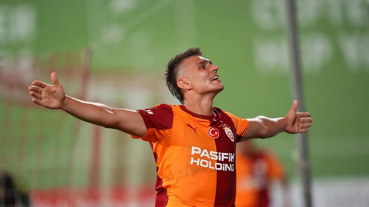 galatasarayin genclerinden farkli prova uKYOIjGt