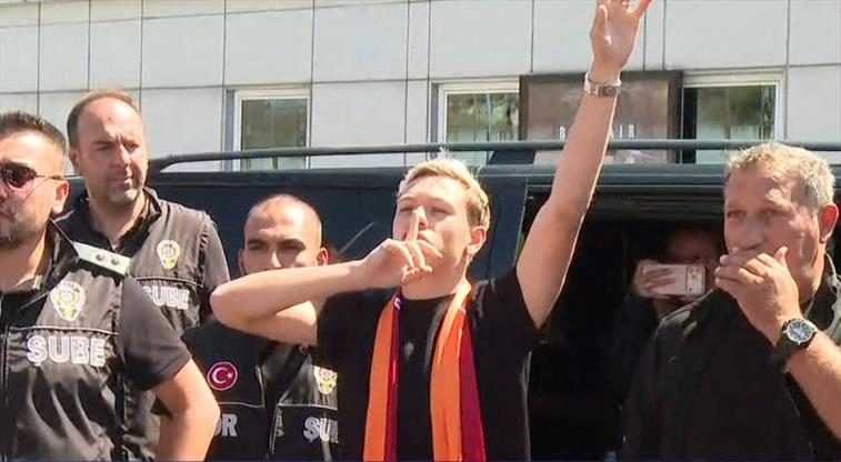 galatasarayin yeni transferi istanbula geldi HD4ACSSl
