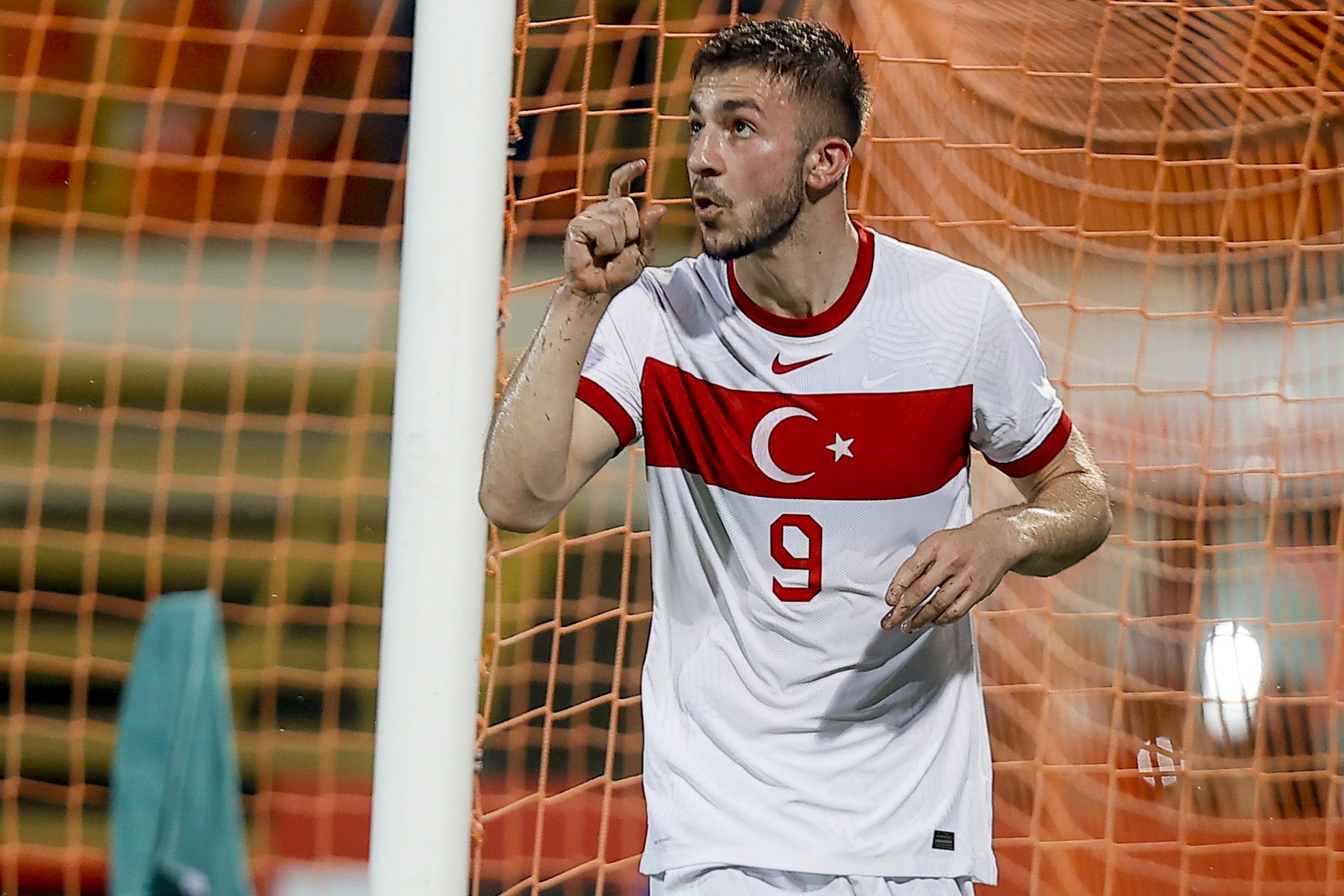 galatasarayli oyuncuya eski kulubu talip ayriliga musaade cikti 2 XKS6zw7k