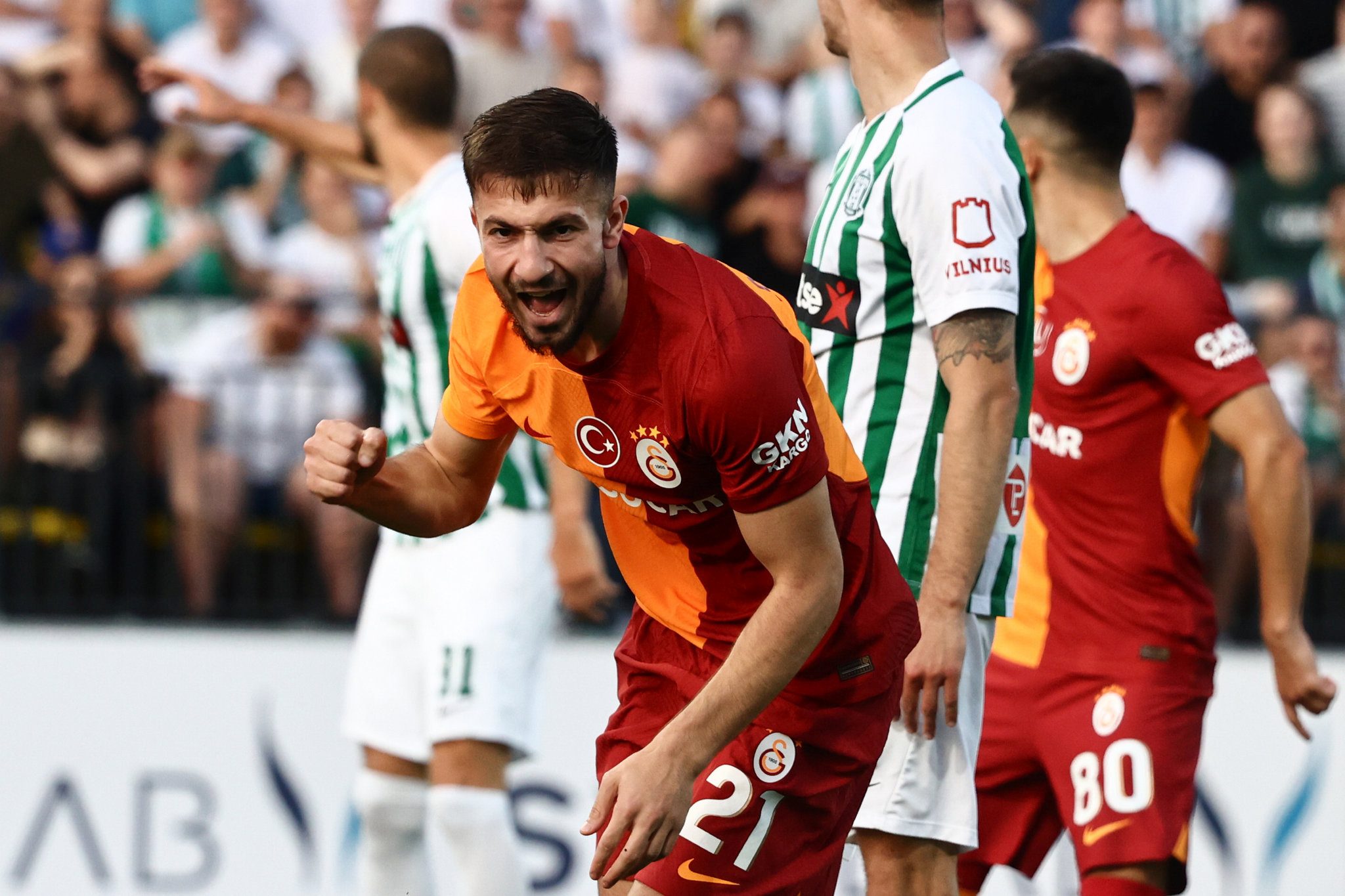 galatasarayli oyuncuya eski kulubu talip ayriliga musaade cikti 5 RLuWXAQl