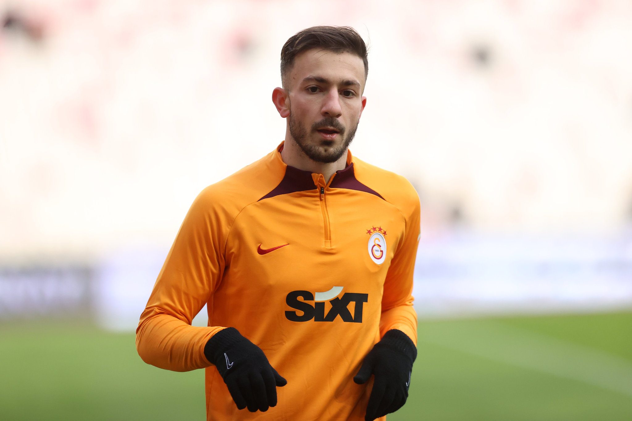 galatasarayli oyuncuya eski kulubu talip ayriliga musaade cikti 6