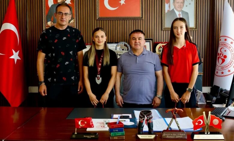 Genç atletlerden Türkiye şampiyonalarında ikili muvaffakiyet 1 genc atletlerden turkiye sampiyonalarinda ikili muvaffakiyet MD2ZCAcG