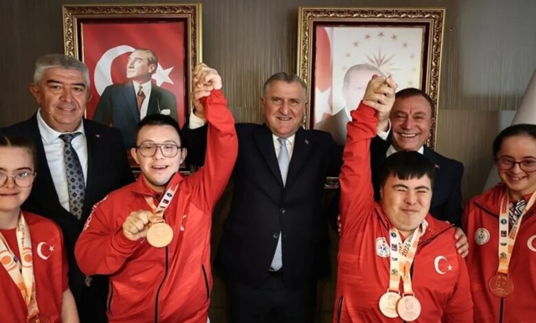 Gençlik ve Spor Bakanı Osman Aşkın Bak, özel atletler ile bir araya geldi 1 genclik ve spor bakani osman askin bak ozel atletler ile bir araya geldi IREIjB5l