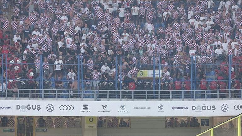 Gornik Zabrze taraftarları Kadıköy'de taşkınlık çıkardı! Polisle hengame ettiler 2 gornik zabrze taraftarlari kadikoyde taskinlik cikardi polisle hengame ettiler 0 qNmJiiNJ