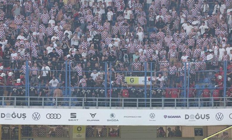 Gornik Zabrze taraftarları Kadıköy'de taşkınlık çıkardı! Polisle hengame ettiler 1 gornik zabrze taraftarlari kadikoyde taskinlik cikardi polisle hengame ettiler pbueq8SK