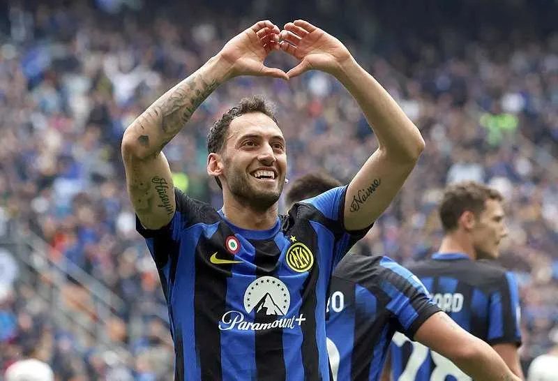 Hakan Çalhanoğlu'ndan transfer itirafı! Fenerbahçe ve Galatasaray... 8 hakan calhanoglundan transfer itirafi fenerbahce ve galatasaray 6 ImUUnHXf