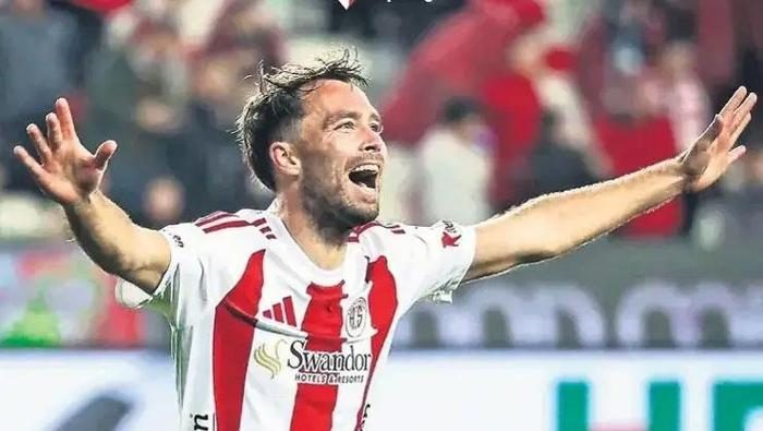 Hollandalı yıldızın ailesi Türkiye'ye yerleşti! Her şeye ahenk sağladılar 3 hollandali yildizin ailesi turkiyeye yerlesti her seye ahenk sagladilar 1 1H2GWwSM