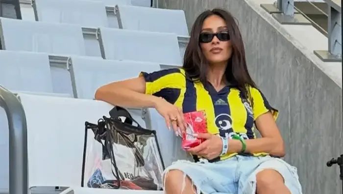 Hollywood yıldızı Shay Mitchell'dan Fenerbahçe formalı pozları: Sosyal medya bunu konuşuyor 4 hollywood yildizi shay mitchelldan fenerbahce formali pozlari sosyal medya bunu konusuyor 2