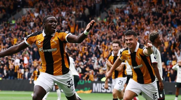 hull city sezonun ilk macinda manchester unitedi devirdi