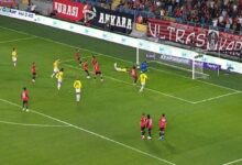 inanilmaz pozisyon yakin mesafeden kafa vurusu kalecide kaldi KiO9mmGG