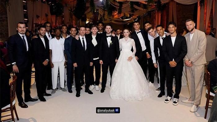 İsmail Yüksek'in düğününde yok yok! Galatasaraylı isimler de katıldı: Skriniar'dan Ankara havası performansı 2 ismail yuksekin dugununde yok yok galatasarayli isimler de katildi skriniardan ankara havasi performansi 0