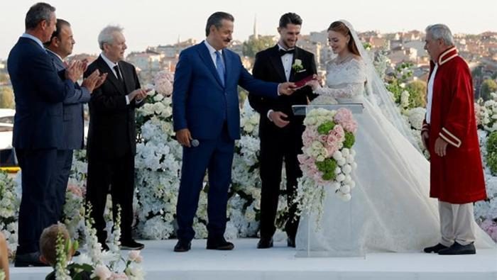 ismail yuksekin esi esen matrasin ismini anmadigi babasi tanidik cikti ortalik karisti bu nikahi GFqAtDKw