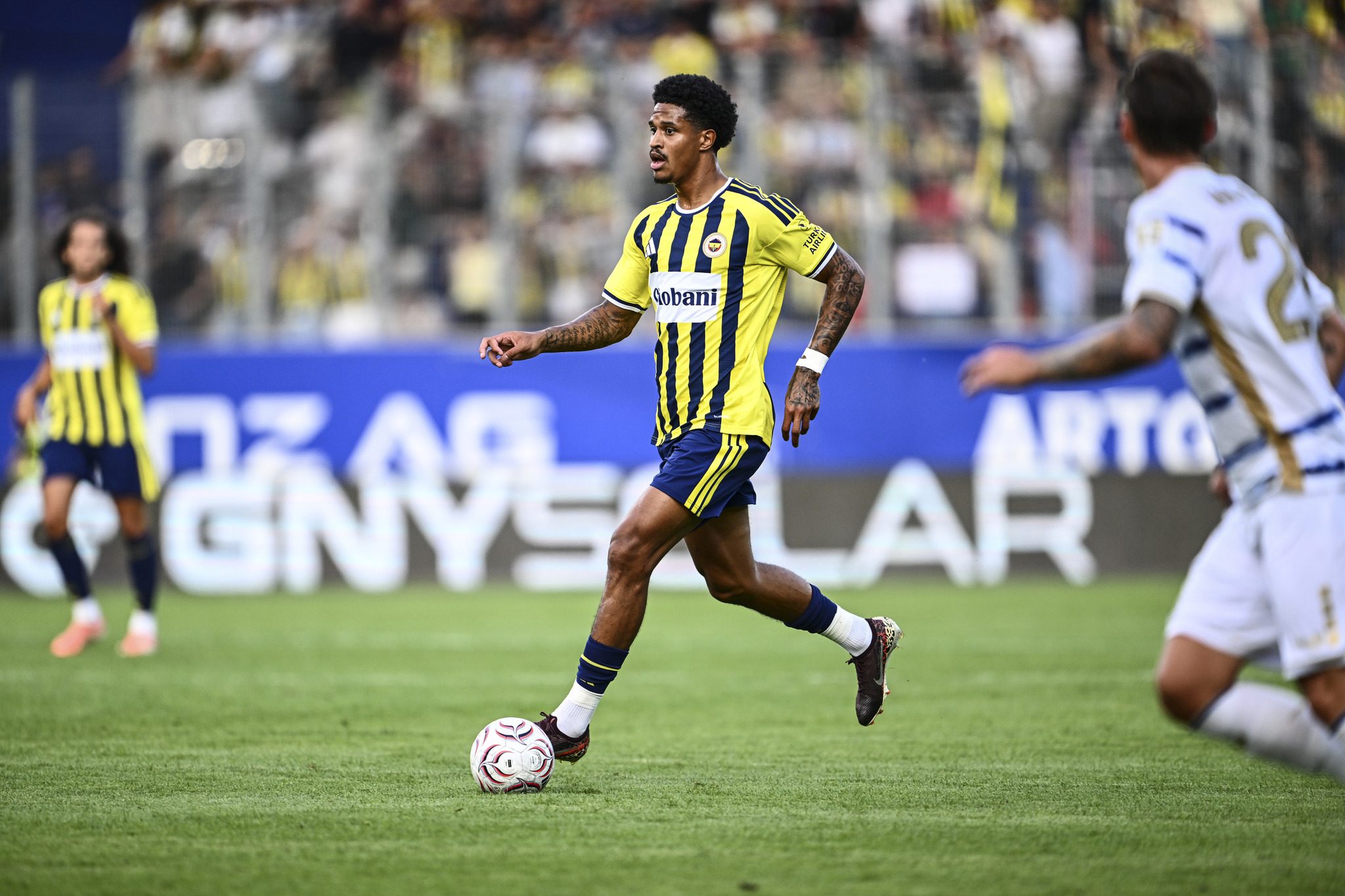 iste fenerbahcenin yeni sol bek adayi transferi o iki isme bagli 4 tCm6QA3j
