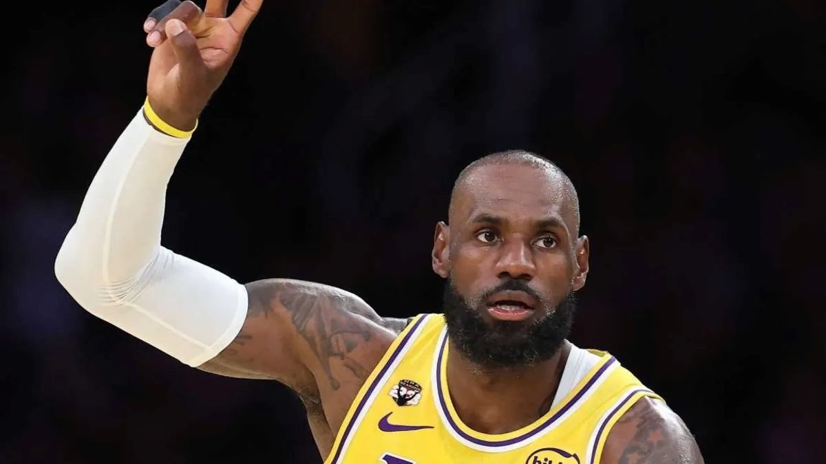 LeBron James Los Angeles Lakers'tan ayrıldı! 13 lebron james los angeles lakerstan ayrildi qsmf41ql