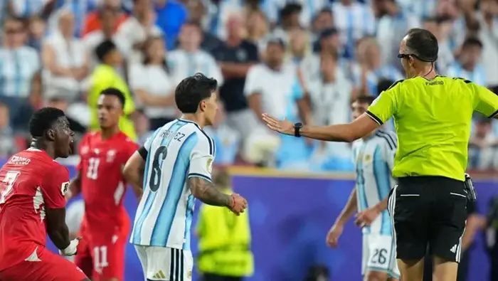 Messi'den hakeme olay tepki! 'Benimle düzgün konuş, saygılı davran' 5 messiden hakeme olay tepki benimle duzgun konus saygili davran 3 kRGpmpt7