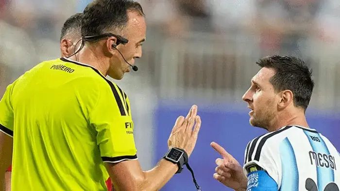 Messi'den hakeme olay tepki! 'Benimle düzgün konuş, saygılı davran' 7 messiden hakeme olay tepki benimle duzgun konus saygili davran 5 6G7zlNUl