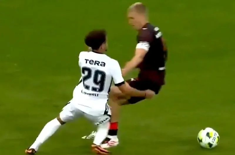 Midtjylland-Beşiktaş maçında penaltı kararı! 2 midtjylland besiktas macinda penalti karari 0 iZtjZmTy