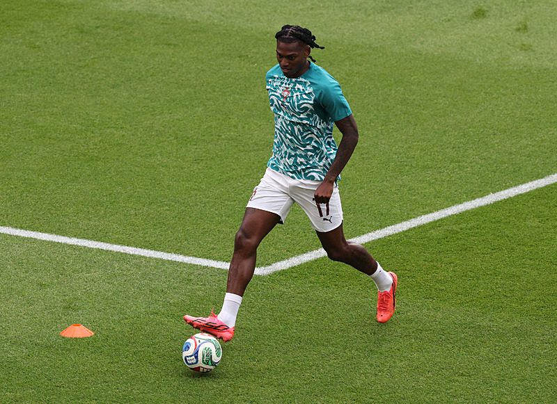 milandan fenerbahce ve galatasaraya leao yaniti italyan basini duyurdu 6 pjuUehAk