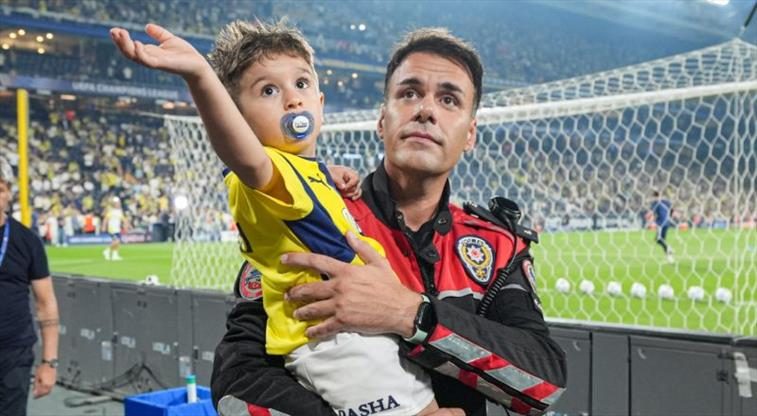 minik goktug da kadikoydeki yerini aldi dkmHd8Wg