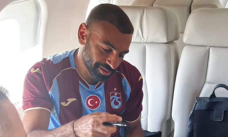 mohamed salah bordo mavili taraftarlara bu turlu seslendi bize her yer trabzon 3q9PdsMR