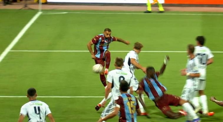 Mohamed Salah'ın şutu direğin dibinden dışarıda! 1 mohamed salahin sutu diregin dibinden disarida KsIaIu7a