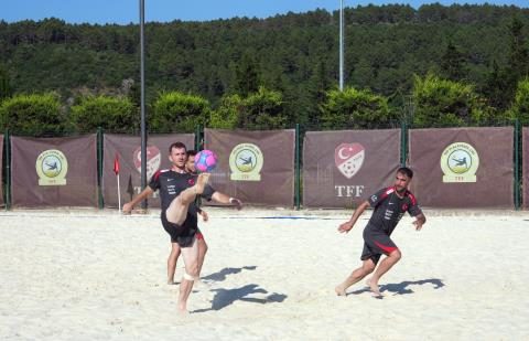 Murat Şahin, Plaj Futbolu Millî Takımımızın Antrenmanını Ziyaret Etti 7 murat sahin plaj futbolu mill takimimizin antrenmanini ziyaret etti 5 kaXCINR8