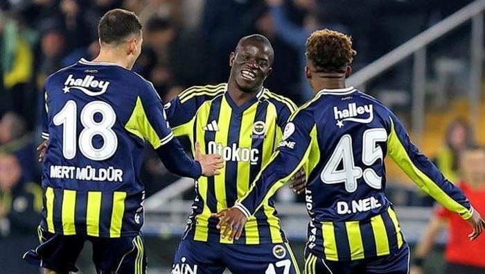 N'Golo Kante, Aziz Yıldırım'ı küplere bindirdi! Yollar ayrılabilir... 2 ngolo kante aziz yildirimi kuplere bindirdi yollar ayrilabilir 0 tTu5drnq