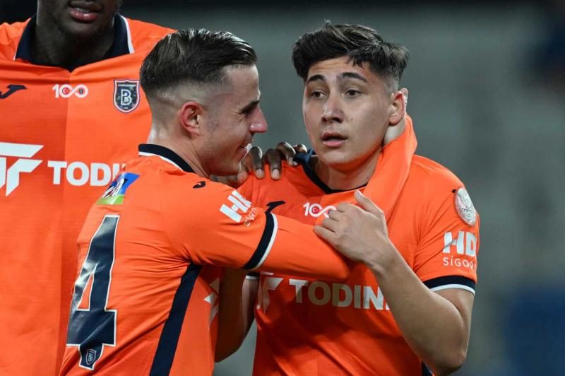 Okan Buruk, transferde Beşiktaş'ın eski yıldızını gözüne kestirdi! 9 okan buruk transferde besiktasin eski yildizini gozune kestirdi 7 vyEzfNLX