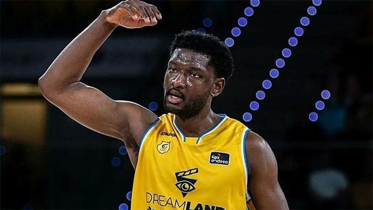 Osimhen basketbola da el attı! Galatasaray MCT Technic'e transfer... 2 osimhen basketbola da el atti galatasaray mct technice transfer 0 tyAMWmCR