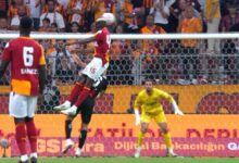 osimhenin kafa vurusu az farkla disarda Uxxadadq
