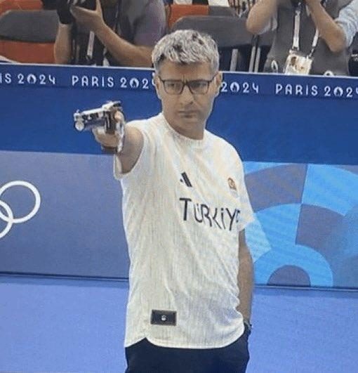 Rekorların adamı Armand Duplantis'ten Yusuf Dikeç pozu! 2 rekorlarin adami armand duplantisten yusuf dikec pozu 0 jXulEhsw
