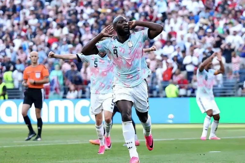 Romelu Lukaku'dan Napoli'ye ayrılık resti: Bırakın beni Fenerbahçe'ye gideyim! 9 romelu lukakudan napoliye ayrilik resti birakin beni fenerbahceye gideyim 7 PjAjT8ES