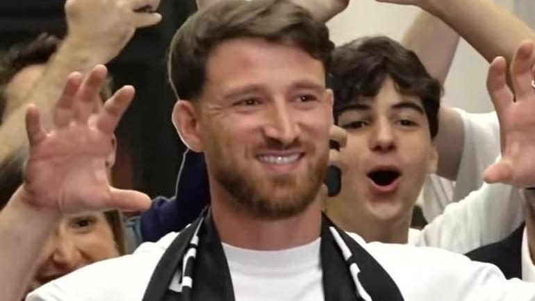 salih ozcan besiktas icin istanbulda imzaya geldi 3 AhIV73m8