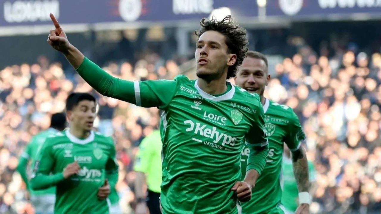 santrfor transferinde besiktas ve gsaraya berbat haber genc oyuncu icin devreye girdiler 10