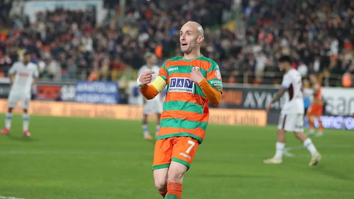 Sarıyer Efecan Karaca transferini açıkladı 13 sariyer efecan karaca transferini acikladi Ol2L7QEN