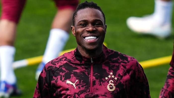 Singo, Galatasaray'ı ikiye böldü! Bir taraf 'bırak gitsin' diyor, bir taraf 'bir kuruş inmeyin' diyor 6 singo galatasarayi ikiye boldu bir taraf birak gitsin diyor bir taraf bir kurus inmeyin Npl2g1Iv