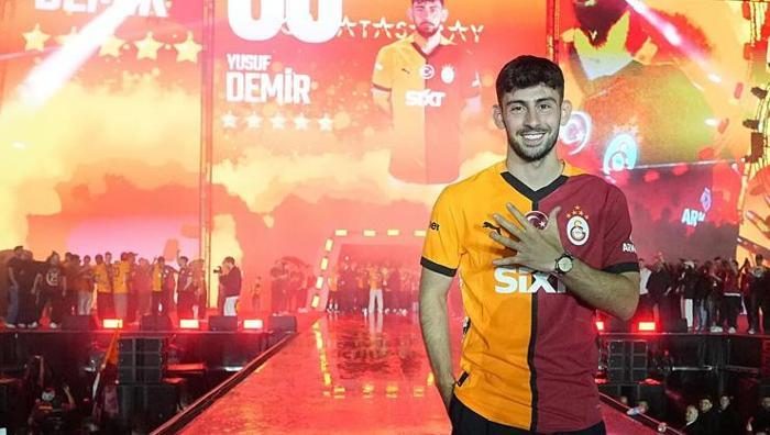 'Şırıngada ne olduğunu bilmiyordum' Yusuf Demir'den olay Galatasaray sözleri: Podcastte anlattı 2 siringada ne oldugunu bilmiyordum yusuf demirden olay galatasaray sozleri podcastte anlatti 0 ayeJ2zXF