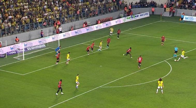Talisca'dan müthiş füze! İrfan Can kornere çeldi 1 taliscadan muthis fuze irfan can kornere celdi T1A8VRJ7