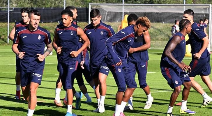 Trabzonspor yeni sezon hazırlıklarını sürdürdü 1 trabzonspor yeni sezon hazirliklarini surdurdu cdKh1ZZk
