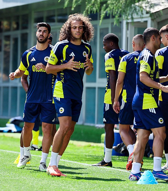 TRANSFER HABERİ: Fenerbahçe'nin eski yıldızı geri dönüyor! İsmail Kartal ile görüştü 2 transfer haberi fenerbahcenin eski yildizi geri donuyor ismail kartal ile gorustu 0 v8Ttb4KR