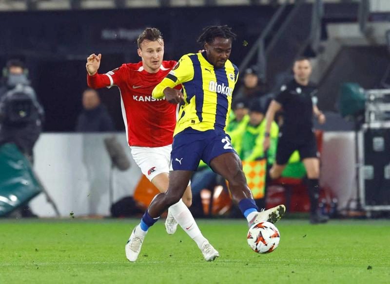 TRANSFER HABERİ: Fenerbahçe'nin eski yıldızı geri dönüyor! İsmail Kartal ile görüştü 3 transfer haberi fenerbahcenin eski yildizi geri donuyor ismail kartal ile gorustu 1 1LzYT5fQ