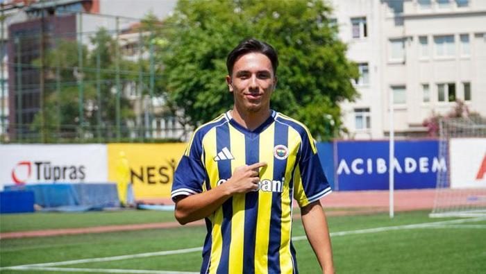 Transfer resmileşti! Galatasaray'dan ayrıldı, Fenerbahçe'ye imza attı 3 transfer resmilesti galatasaraydan ayrildi fenerbahceye imza atti 1 453Tp2Ub