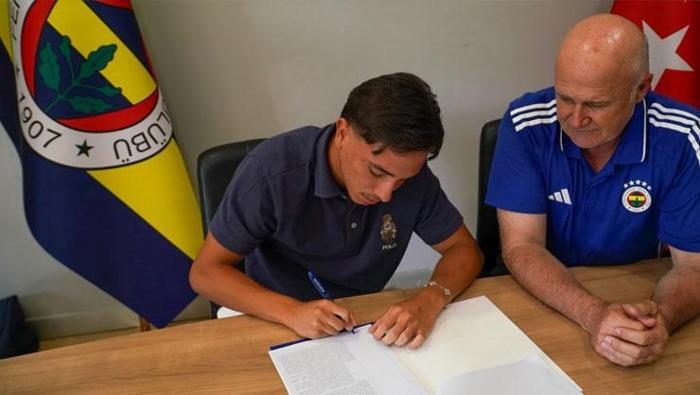 Transfer resmileşti! Galatasaray'dan ayrıldı, Fenerbahçe'ye imza attı 4 transfer resmilesti galatasaraydan ayrildi fenerbahceye imza atti 2 Mjy2ZLhh