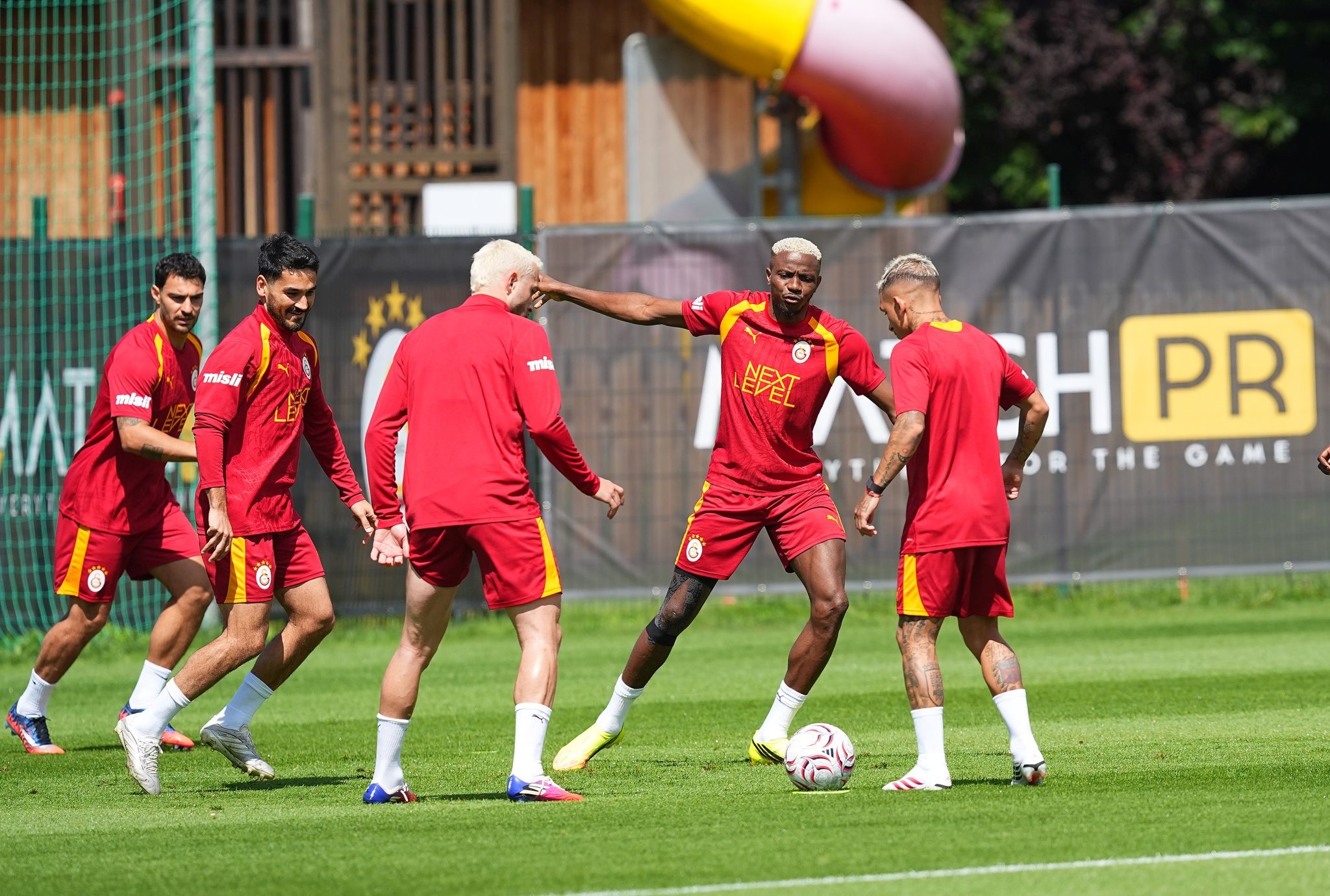 Transferdeki son gelişmeyi tek tek duyurdu: Bruno Fernandes Galatasaray'a gelmek istiyor! 10 transferdeki son gelismeyi tek tek duyurdu bruno fernandes galatasaraya gelmek istiyor 8 CnzpiITj