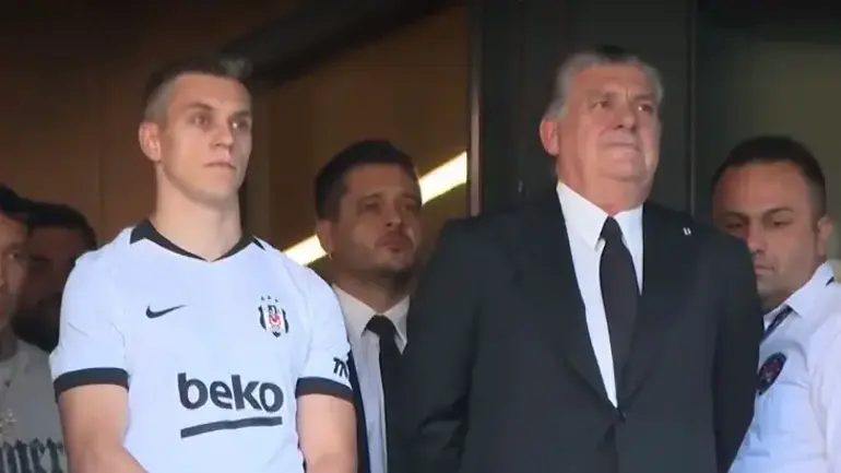 Trossard imza merasimine damga vuran tezahürat... 'Ya Allah bismillah Mohamed Salah' 5 trossard imza merasimine damga vuran tezahurat ya allah bismillah mohamed salah 3 YdyhuZFa