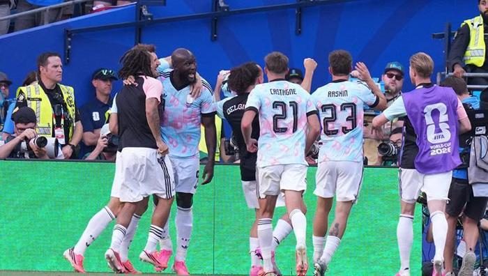 'Trump şimdi kimi arayacaksın' 4-1'in akabinde Belçika basını ABD'ye gönderme yaptı: Şimdi de yüzde 100 vergi getirirler 6 trump simdi kimi arayacaksin 4 1in akabinde belcika basini abdye gonderme yapti simdi de yuzde 6PEJ2AQf